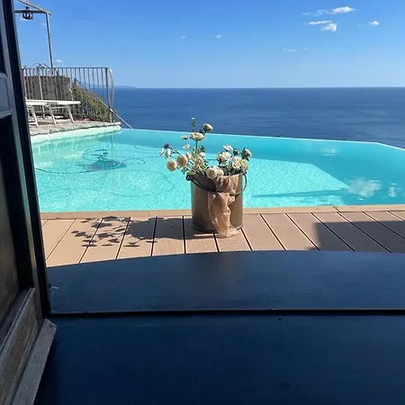 Stone - De Vivo Realty ヴィラ *